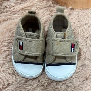 Tommy Hilfiger Kids Sneakers in Tan and White